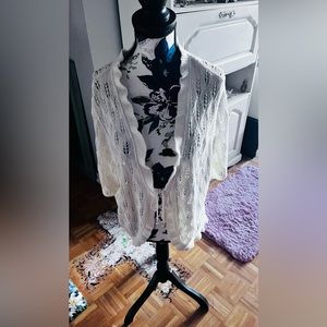 Laura Plus crochet sweater